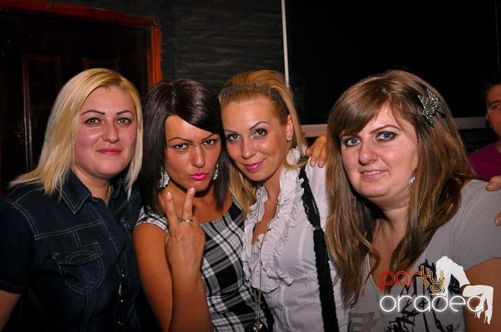 Petrecerea continuă în Downtown, 