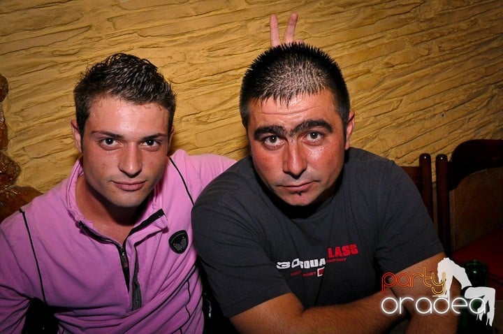 Petrecerea continuă în Downtown, 