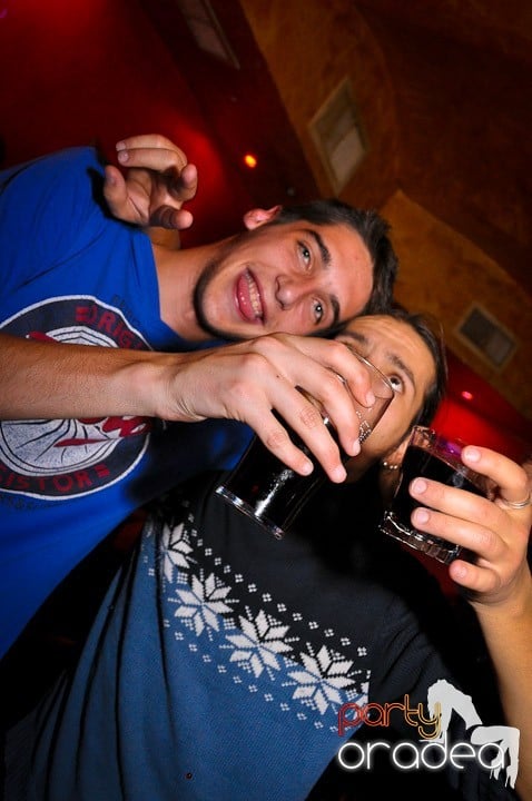 Petrecerea continuă în Downtown, 