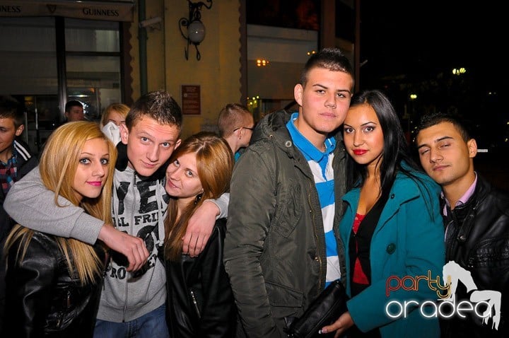 Petrecerea continuă în Downtown, 