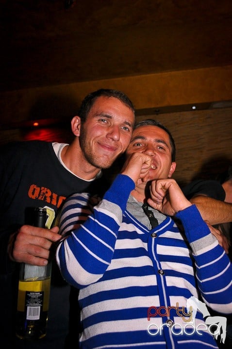 Petrecerea continuă în Downtown, 