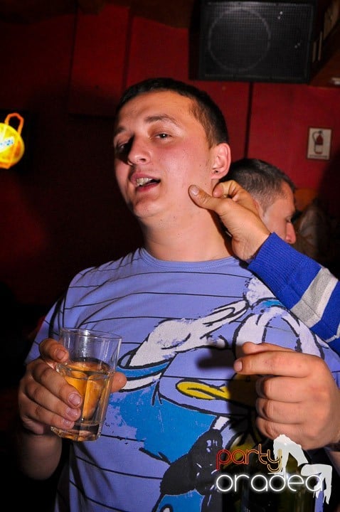 Petrecerea continuă în Downtown, 