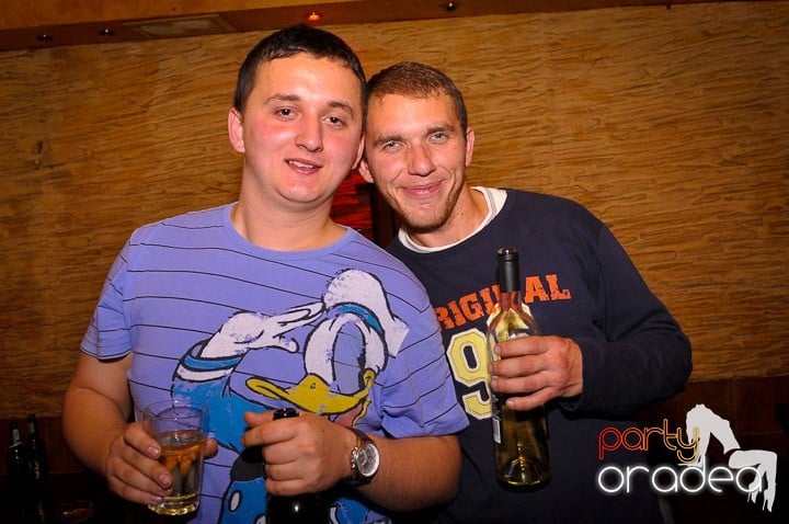 Petrecerea continuă în Downtown, 