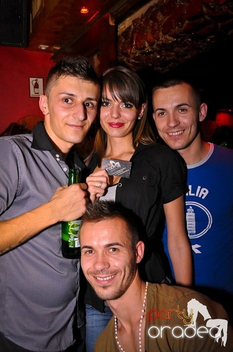 Petrecerea continuă în Downtown, 