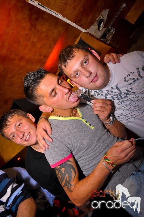 Petrecerea continuă în Downtown, 