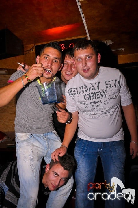 Petrecerea continuă în Downtown, 