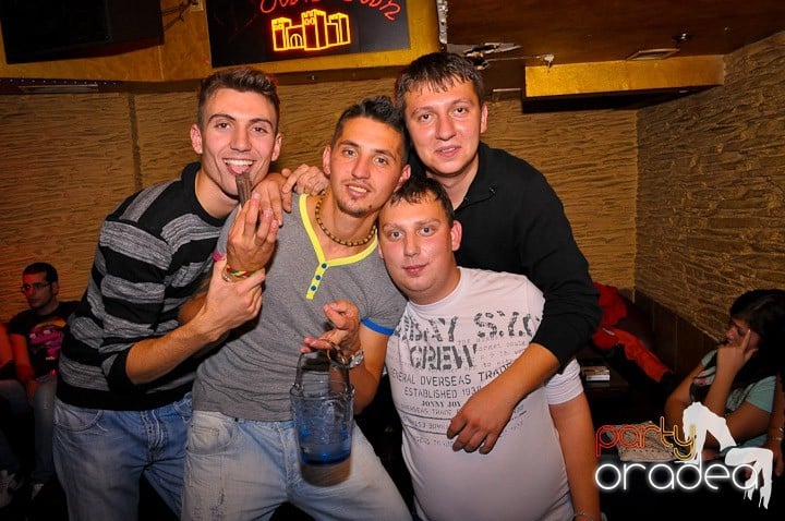 Petrecerea continuă în Downtown, 