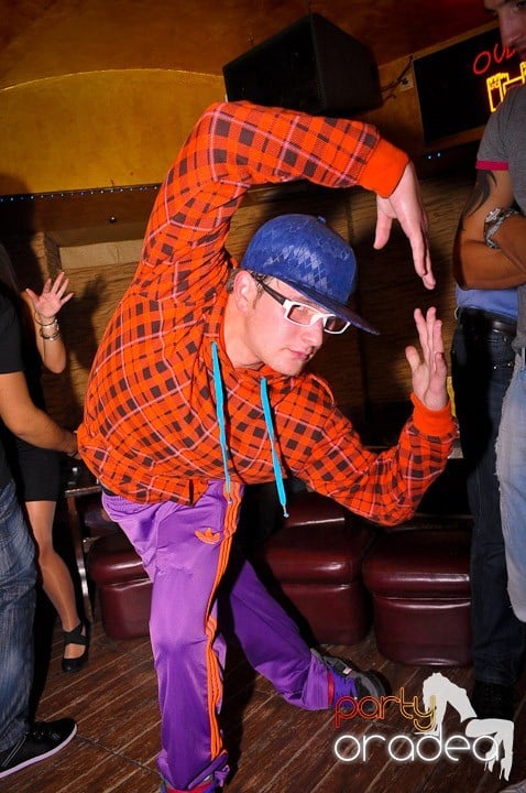 Petrecerea continuă în Downtown, 