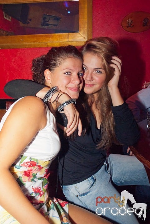 Petrecerea continuă în Downtown, 