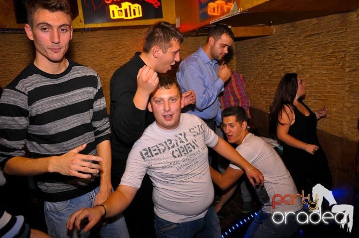 Petrecerea continuă în Downtown, 