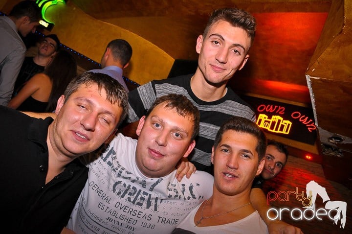 Petrecerea continuă în Downtown, 