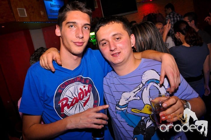 Petrecerea continuă în Downtown, 