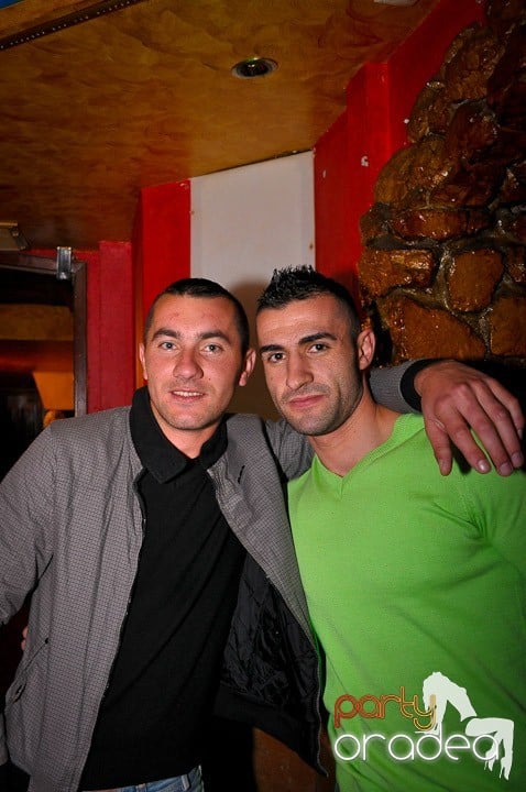 Petrecerea continuă în Downtown, 