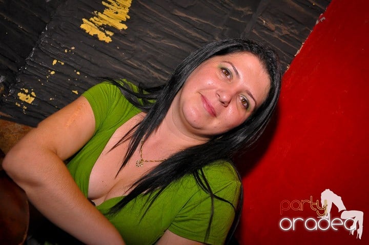 Petrecerea continuă în Downtown, 