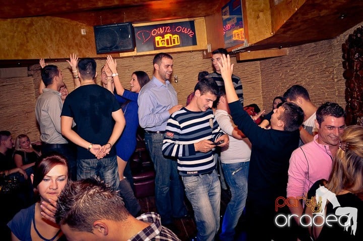 Petrecerea continuă în Downtown, 