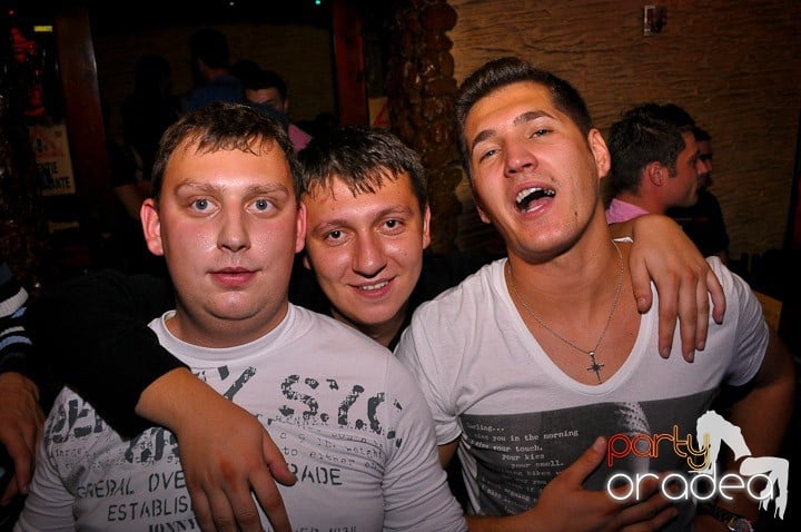 Petrecerea continuă în Downtown, 