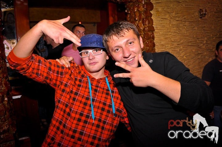 Petrecerea continuă în Downtown, 