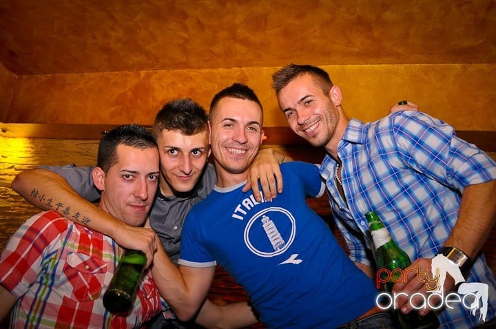 Petrecerea continuă în Downtown, 