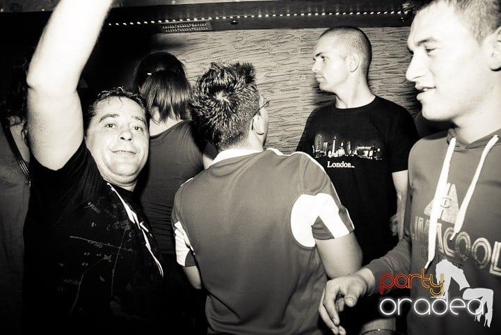 Petrecerea continuă în Downtown, 