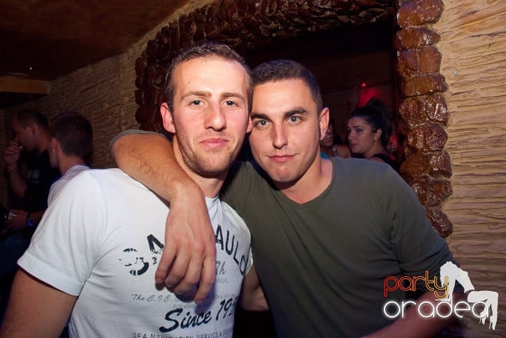 Petrecerea continuă în Downtown, 