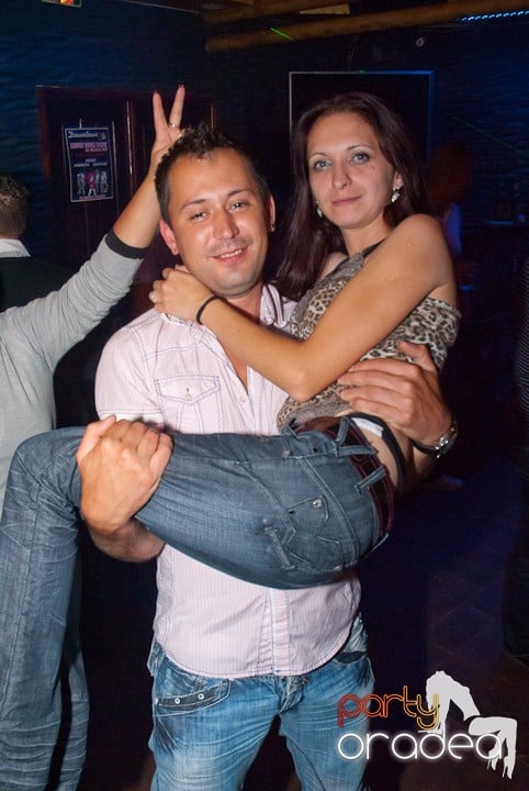 Petrecerea continuă în Downtown, 