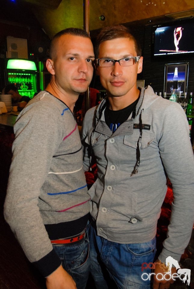 Petrecerea continuă în Downtown, 