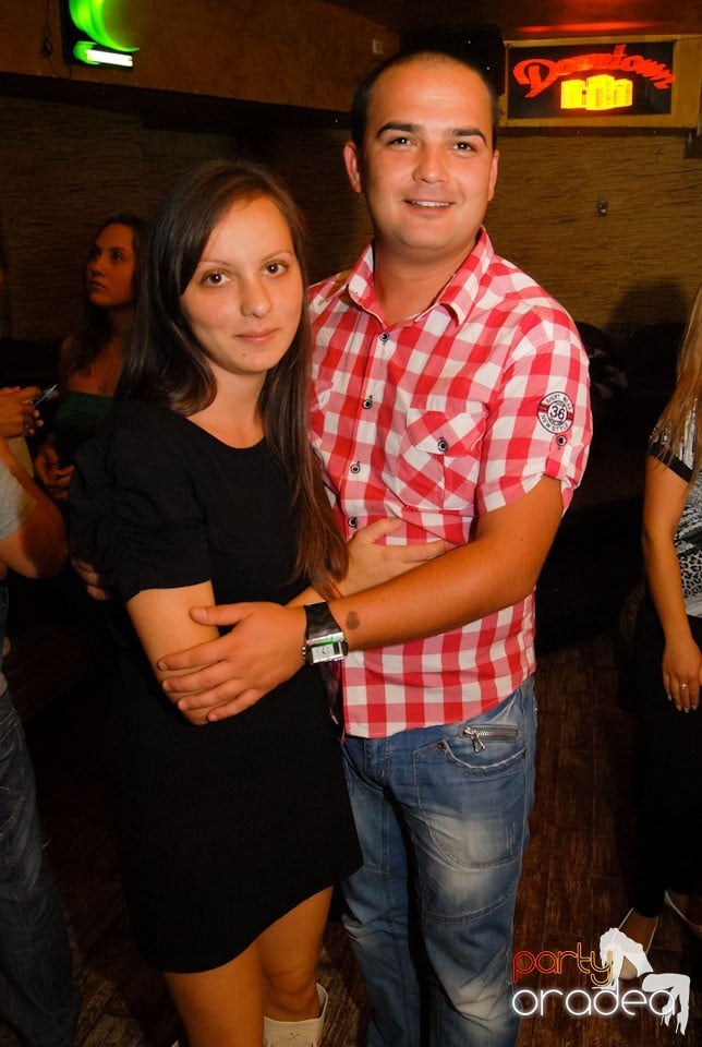 Petrecerea continuă în Downtown, 