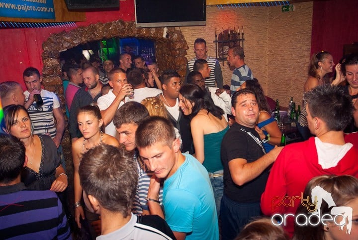 Petrecerea continuă în Downtown, 