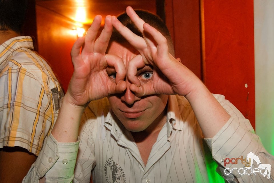 Petrecerea continuă în Downtown, 