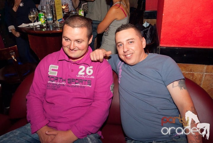 Petrecerea continuă în Downtown, 