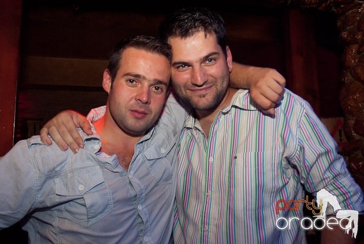 Petrecerea continuă în Downtown, 