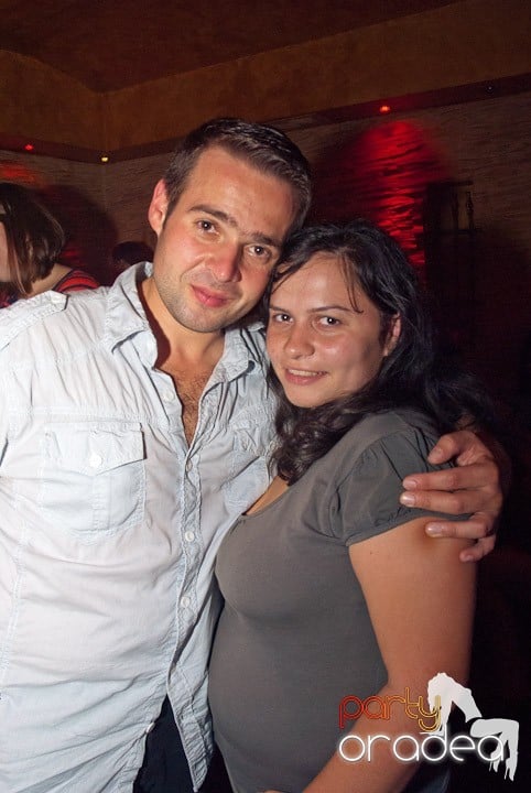 Petrecerea continuă în Downtown, 