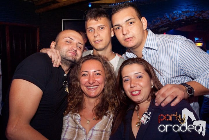 Petrecerea continuă în Downtown, 