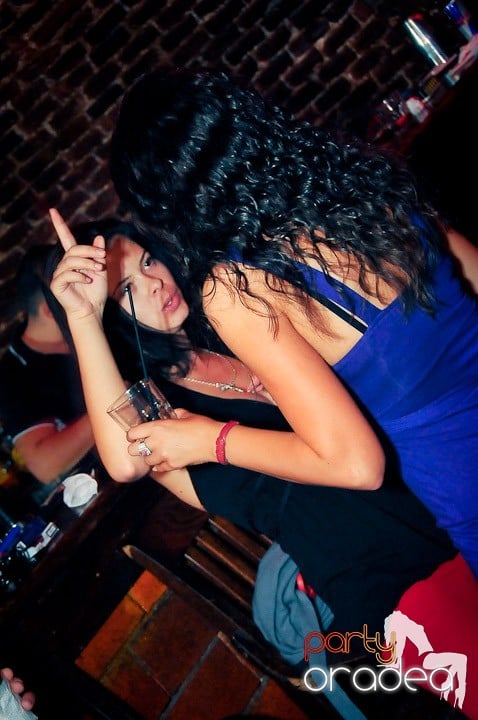 Petrecerea continuă şi în timpul şcolii, 