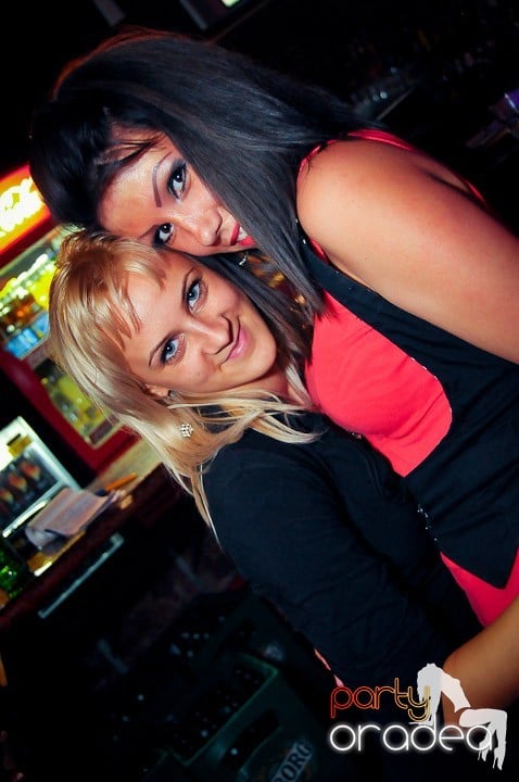 Petrecerea continuă şi în timpul şcolii, 