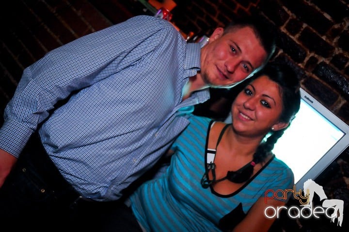 Petrecerea continuă şi în timpul şcolii, 