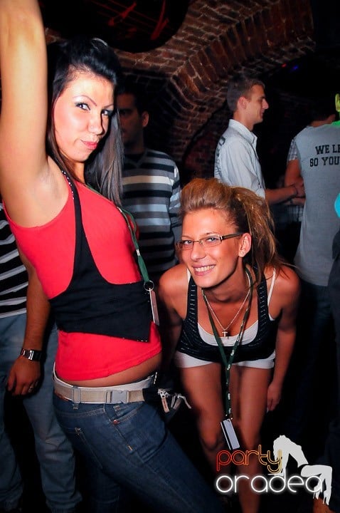 Petrecerea continuă şi în timpul şcolii, 