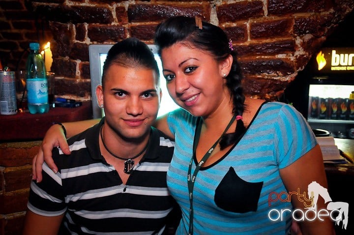 Petrecerea continuă şi în timpul şcolii, 