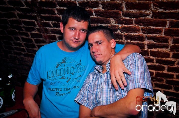 Petrecerea continuă şi în timpul şcolii, 