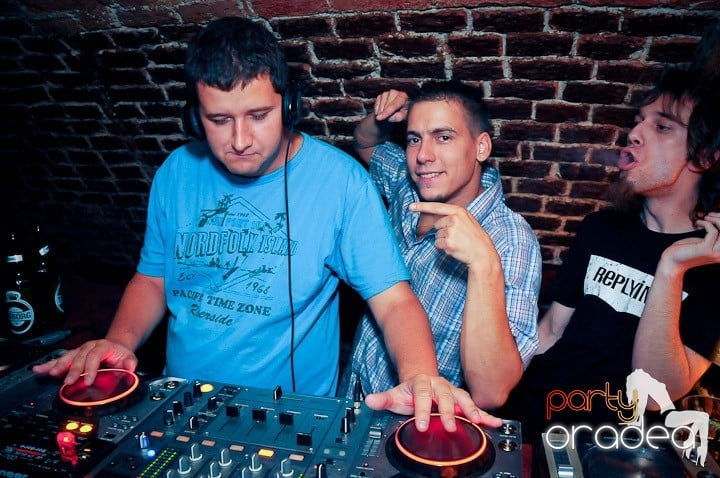 Petrecerea continuă şi în timpul şcolii, 