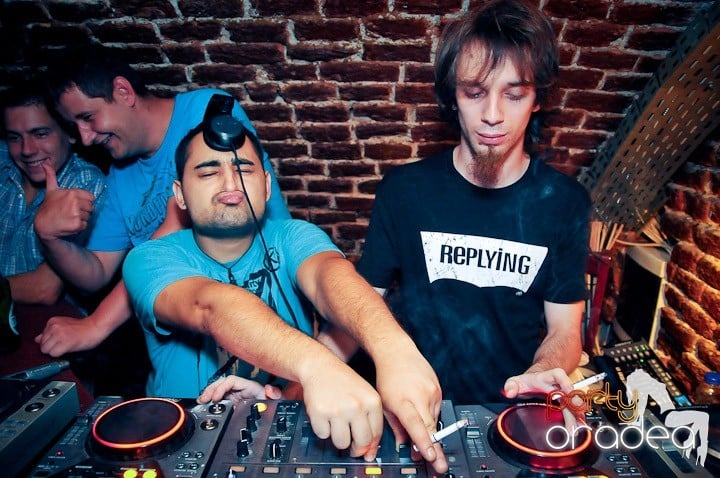 Petrecerea continuă şi în timpul şcolii, 