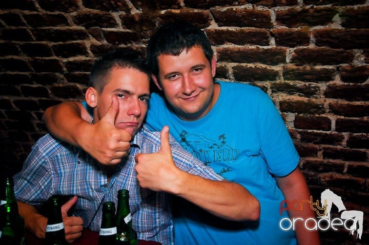 Petrecerea continuă şi în timpul şcolii, 