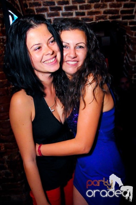 Petrecerea continuă şi în timpul şcolii, 