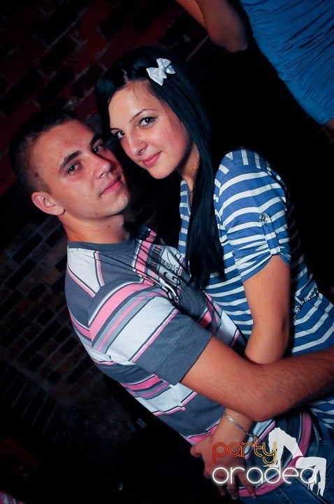 Petrecerea continuă şi în timpul şcolii, 