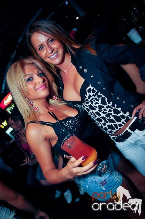 Petrecerea continuă şi în timpul şcolii, 