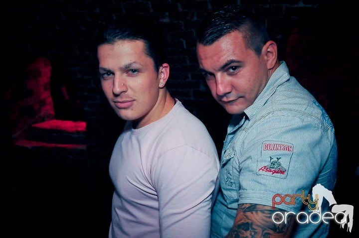 Petrecerea continuă şi în timpul şcolii, 