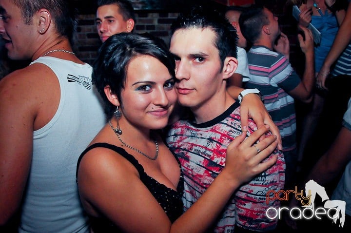 Petrecerea continuă şi în timpul şcolii, 