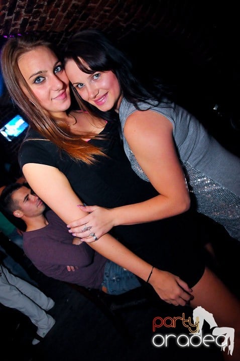 Petrecerea continuă şi în timpul şcolii, 