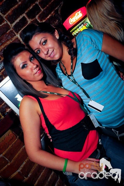 Petrecerea continuă şi în timpul şcolii, 