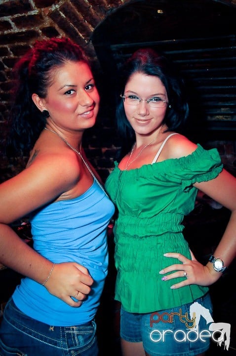 Petrecerea continuă şi în timpul şcolii, 